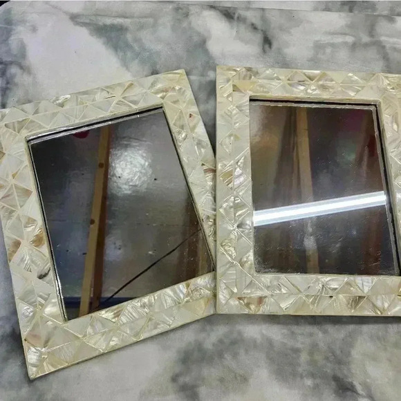 Mirrored Pictures - Picture 1 of 13